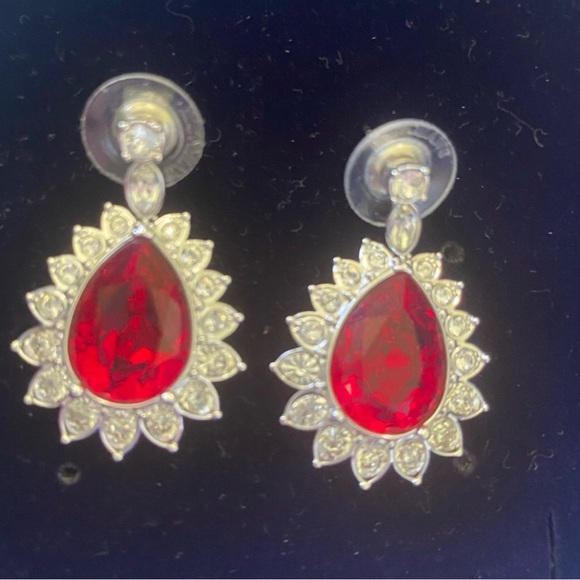 NEW Swarovski Crystal Red all around statement necklace. With matching earring! - Picture 8 of 8
